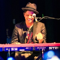 22 19-06-25 brunoMars